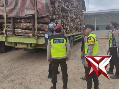 12. Penyekatan mobil sumbi tiga Anggota polres Muba