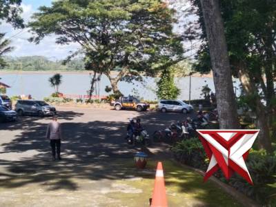 Patroli dikawasan bendungan lahor, pastikan kenyamanan wisatawan dan pemudik yang beristirahat