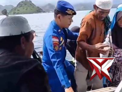 Polisi Bergerak Cepat Evakuasi Ibu Hamil Kembar di Tengah Perairan Komodo
