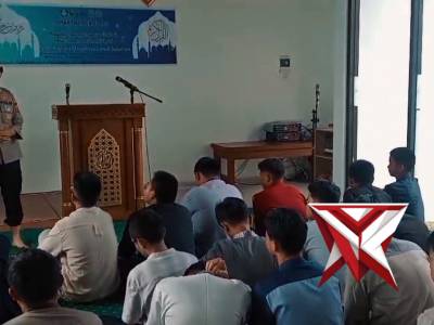 Kapolsek Margahayu melaksanakan kegiatan pesantren kilat di SMA Angkasa
