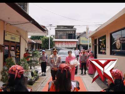 Kunker Kapolres Kediri Bersama Ketua Bhayangkari Cabang Kediri ke Polsek Pagu