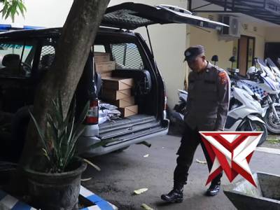 bantuan kelengkapan perorangan lapangan (kaporlap) sebagai bentuk dukungan terhadap pelaksanaan tuga