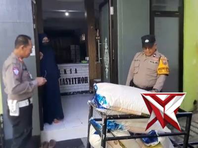 Penyerahan bantuan beras Merk Mbok Darmi dari Kapolres Malang ke Panti asuhan Al Masyitoh Kel Lawang