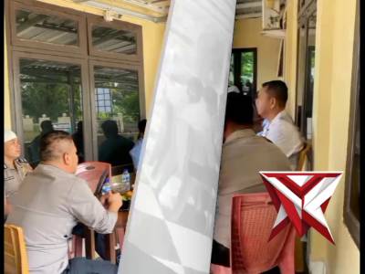 COFFEE MORNING POLSEK JEJAWI
Kapolsek Jejawi dan Anggota melakukan giat coffee morning