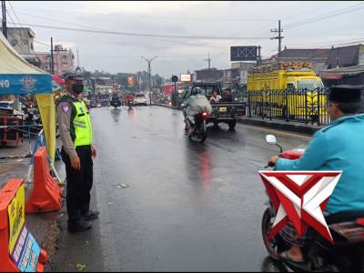 Pengaturan Arus Lalin sore hari dan Aiptu Riza Live Report pada titik kemacetan di Wilayah Lawang