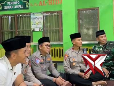 Safari Ramadhan Polres Magetan di Ponpes Al Hidayat Karas ?? Kapolres Magetan bersama jajaran mel - PoliceTube