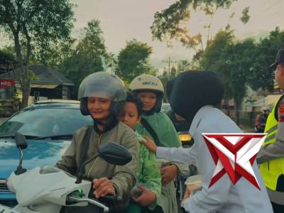 Patroli Ngabuburit sekaligus membagikan 200 takjil kepada masyarakat Kota Magelang