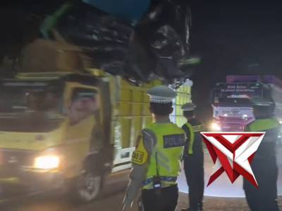 Kapolres Ogan Ilir Pimpin Giat Penyekatan Kendaraan Sumbu 3 Guna Arus Balik Lancar dan Aman