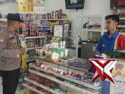 Kanit binmas berikan himbauan kamtibmas kepada petugas indomart - PoliceTube