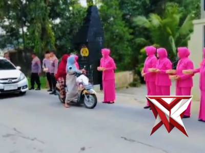 Tebar Kepedulian saat Ramadhan Polsek Trucuk berbagi Takjil untuk masyarakat