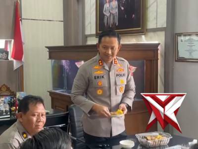 ????? Obrolan hangat Kapolres Magetan bersama anggota ASN P3K yang baru dilantik. Momen penuh keakr - PoliceTube