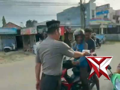 Pembagian Takjil di bulan Ramadhan