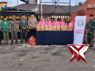Polsek Ngoro berbagi takjil di bulan suci Ramadhan 1447 H