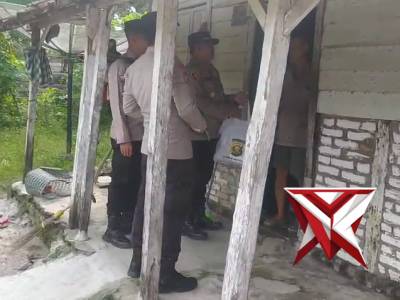 POLSEK BMT MEMBERIKAN BANTUAN DARI KAPOLRES OKU TIMUR