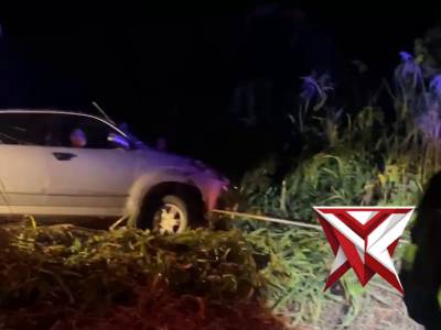 Evakuasi kendaraan Pemudik yg terperosok