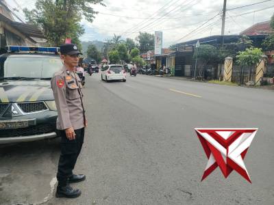 Anggota Polsek Klakah melaksanakan patroli siang hari