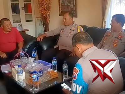 Kapolsek Gumukmas beserta anggota sambang ke tokoh Masyarakat.