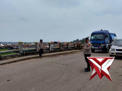 Pantauan lalin arus balik mudik lebaran - PoliceTube