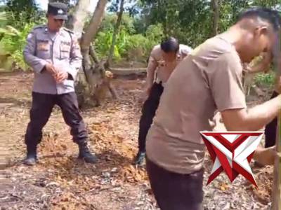 Personel Polsek Teluk Segara Polresta Bengkulu melaksanakan kegiatan Tanam Raya Kuartal I dalam rang