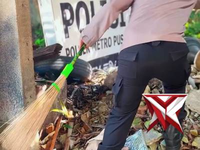 Kurve bersama personel Polsek Metro Pusat - PoliceTube