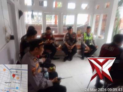 Personel Polsek Nganjuk Kota Amankan Giat Balik Mudik Lebaran Pemkab Nganjuk