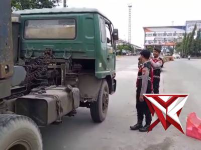 Polres Pelabuhan Tanjung Priok, Bagikan Takjil kepada Masyarakat di Pos 1 Pelabuhan Tanjung Priok