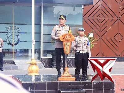 KAPOLRES NGAWI PIMPIN UPACARA PEMBERIAN PENGHARGAAN KEPADA ANGGOTA - PoliceTube