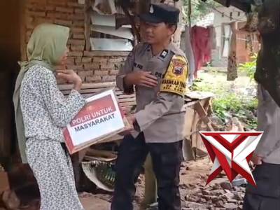 Giat Jum at Berkah Polsek Dawe Polres Kudus Kepada Warga - PoliceTube