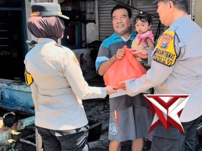 Polsek sedati berbagi