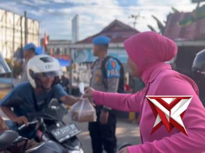 BERKAH RAMADHAN KAPOLRES BARSEL BAGI TAKJIL - PoliceTube
