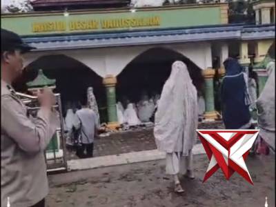 Pengamanan sholat ied polsek bts ulu - PoliceTube