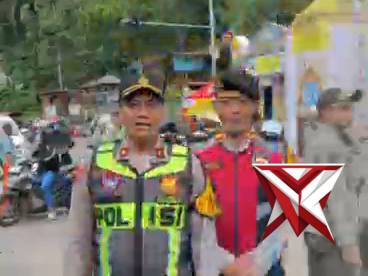 Polres Magetan melaksanakan pengamanan jalur serta kawasan wisata Telaga Sarangan