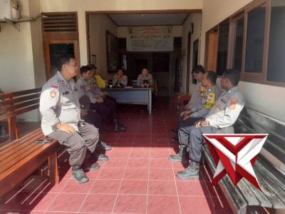 Kapolsek Arso melaksanakan Anev bersama personil - PoliceTube