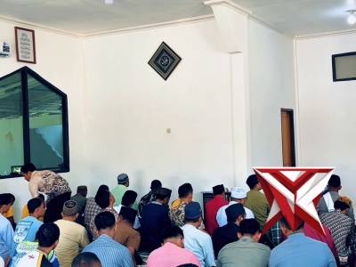 Sholat jumat bersama di masjid An-Nur As Syarqi polres maluku barat daya