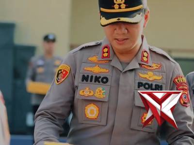 APEL PAGI, PEMBERIAN PENGHARGAAN DAN HALAL BIHALAL KELUARGA BESAR POLRES CIMAHI  Kapolres Cimahi mem