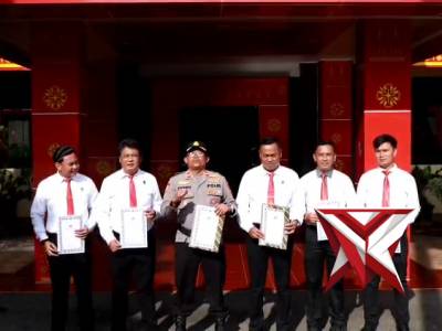 POLSEK BMT MENDAPATKAN PENGHARGAAN DARI KAPOLRES KARENA BERHASIL UNGKAP KASUS 3 C