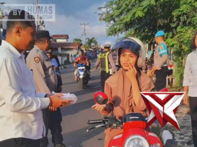 Berbagi Kebahagiaan Menuju Buka Puasa, Polres Flotim Hadir di Tengah Masyarakat Lewat Aksi Takjil