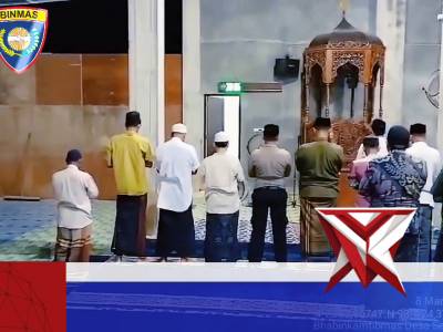 Bhabinkamtibmas Sholat Teraweh Ramadhan Bersama Warga Dalam Menjaga Keharmonisan Harkamtibmas - PoliceTube
