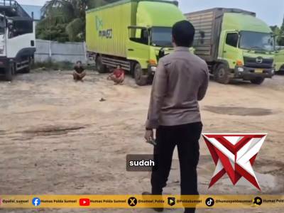 Kapolsek Bayung Lencir Bagikan Makan Siang untuk Sopir Sumbu 3 dalam Operasi Ketupat Musi 2026 l