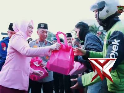 KAPOLDA SUMSEL DAN BHAYANGKARI CEK POS PENGAMANAN OPS KETUPAT 2026, BAGIKAN TALI ASIH HINGGA TAKJIL