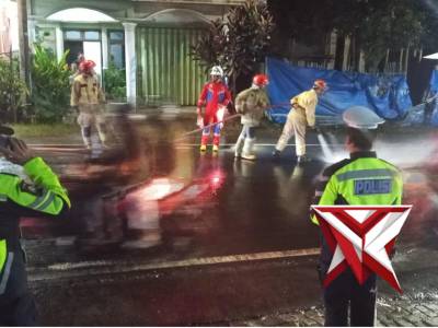 Sigap Tangani Tumpahan Solar di Jalur Bumiaji