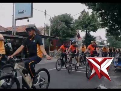 *Gowes Bareng Kapolres Kediri Warnai Aktivitas Pagi di Kampung Inggris*