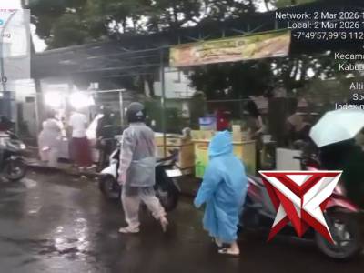 Patroli dialogis untuk "Menitipkan pesan-pesan kamtibmas Kepada Juru Parkir serta Penjual Takjil