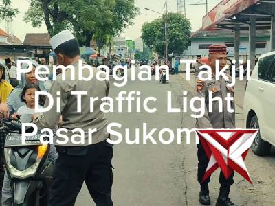 PEMBAGIAN TAKJIL POLSEK SUKOMORO - PoliceTube