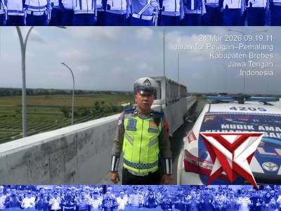 Arus mudik di Exit Tol Brebes Timur pagi ini terpantau ramai namun tetap lancar ??