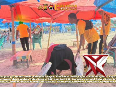 Kota Bengkulu-Polsek Teluk Segara melaksanakan kegiatan gotong royong bersih-bersih lingkungan Panta