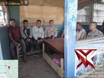 Mendekatkan Diri Dengan Warga Anggota Polsek Maja Polres Lebak Laksanakan Sambang - PoliceTube