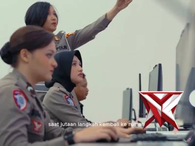 Saat takbir menggema di seluruh penjuru negeri, menyambut hari yang suci, menuju kebaikan yang lebih