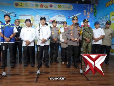 Kapolri Jenderal Polisi Drs. Listyo Sigit Prabowo, M.Si., turun langsung menyapa para pemudik dan me