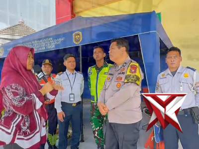 Polsek Ngawi Kota memberikan imbauan dan informasi situasi arus mudik di Terminal Kartonegoro Ngawi